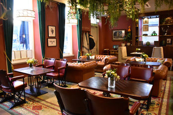 Interior photo of McLarens on the Corner in Morningside Edinburgh by Hugh Stirling