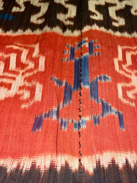 Miniatura: GRAN IKAT DE LA ISLA SUMBA CON MOTIVOS TRIBALES - INDONESIA, ca. 1930-1950.
