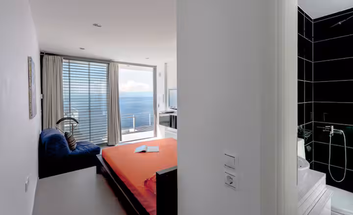 Bed in a private triple room – 3 people – private bathroom
