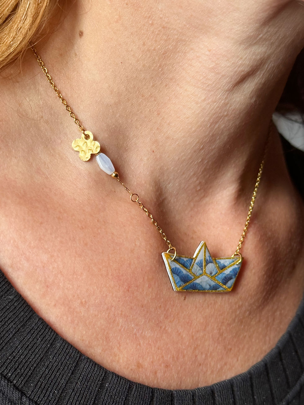 Thumbnail: Collier – Bateau Origami Nagare