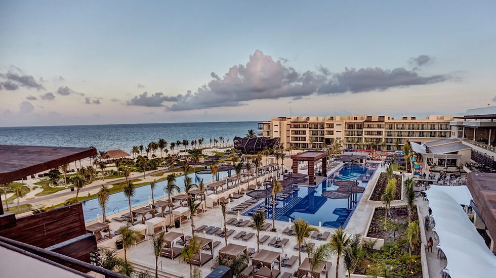 Riviera_Cancun_main_Pool