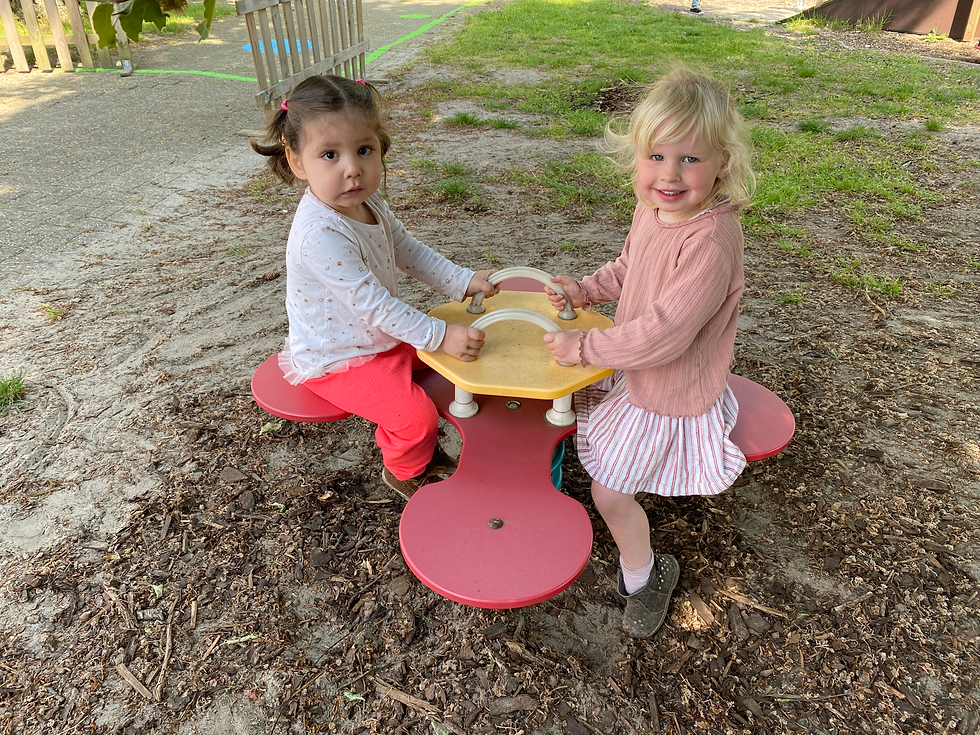 JB juf Ann & juf Els - Op schoolreis!