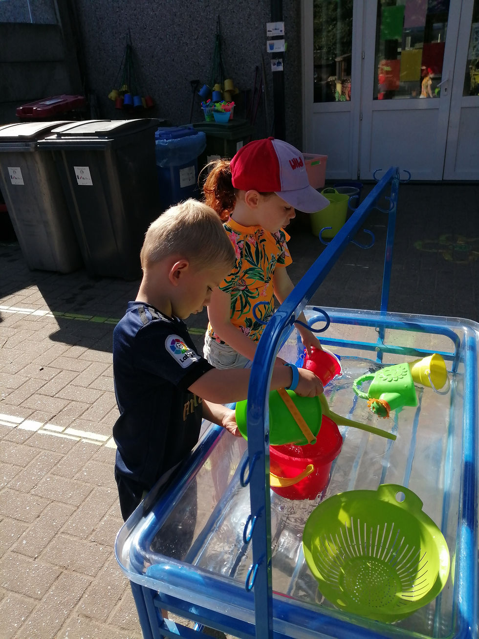 JB juf Christine & juf Joke - Waterdag!