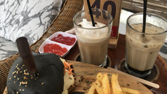 KOPI NON, Café klasik dengan interior mewah