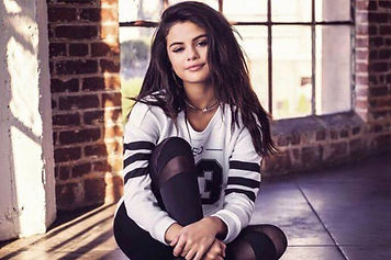 selenagomez-ff828d9b9f90ee3daf50c4d350dd