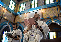 prayers-ghriba-synagouge-lag-bomer-djerba-tunisia.jpeg