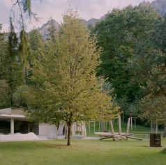 Waldhotelpark Vaduz: Spielplatz und Gebäude
