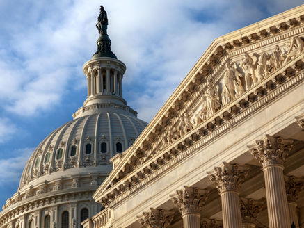 la Cámara de Representantes de Estados Unidos aprobó esta semana una ley bipartidista de asequibilidad de vivienda que pone límites a los grandes inversores institucionales que compran casas unifamiliares