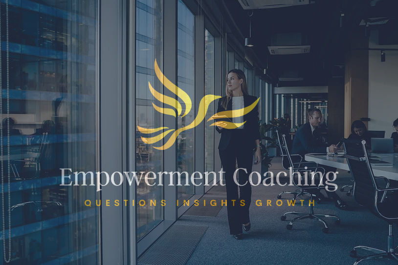 Kompetencje przywódcze rozwijane w executive coachingu: business woman w biurze