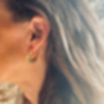 Boucles d'oreille Tribu, créoles ouvertes ethniques en métal sans allergènes plaqué or ou plaqué argent.