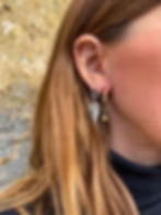 Breloque en bronze pour boucle d'oreille à insérer dans des créoles.