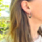 Boucle d'oreille irrégulière créole aplatie en argent massif