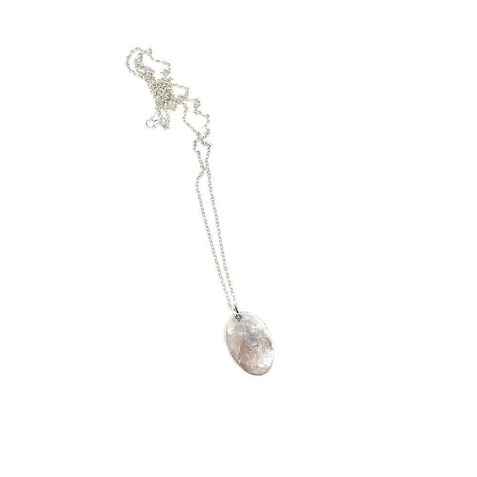 Miniature : Pendentif fait main, et gravé SUERTE en son centre, composé d'Argent et de Bronze. 'Suerte' signifie Chance en espagnol.