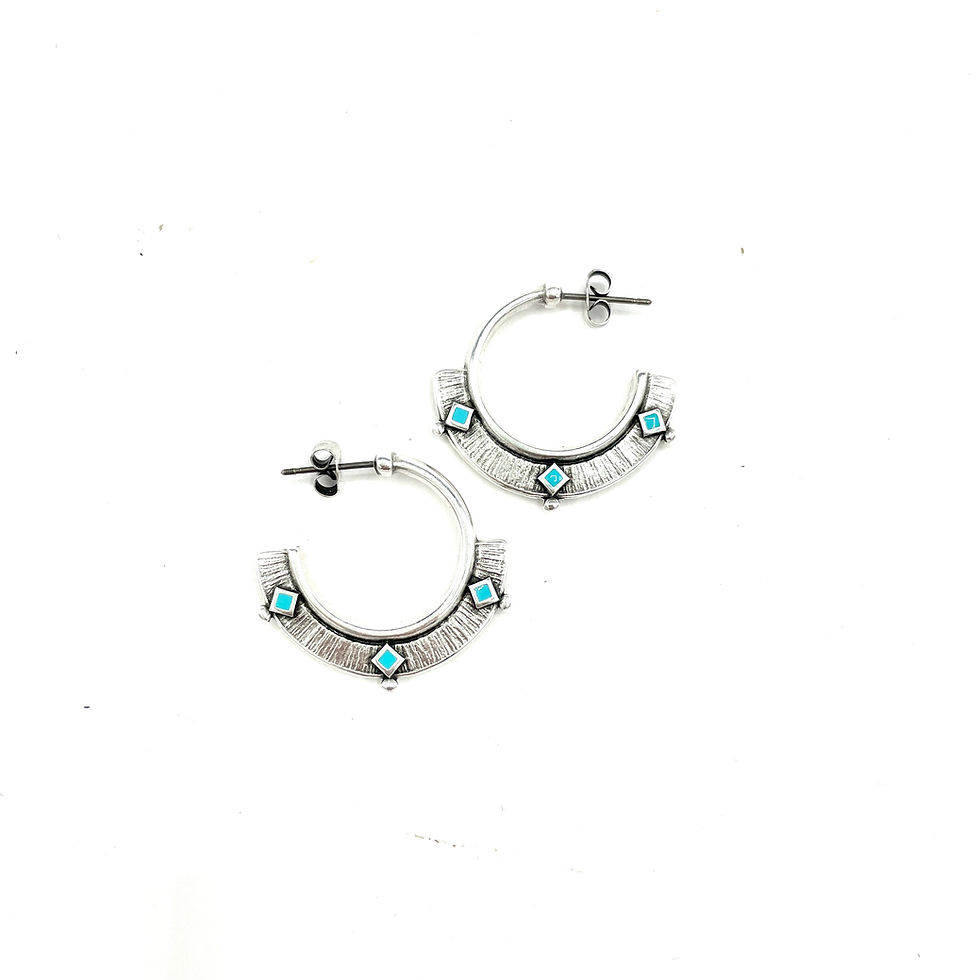 Miniature : Boucles d'oreille Tribu, créoles ouvertes ethniques en métal sans allergènes plaqué or ou plaqué argent.