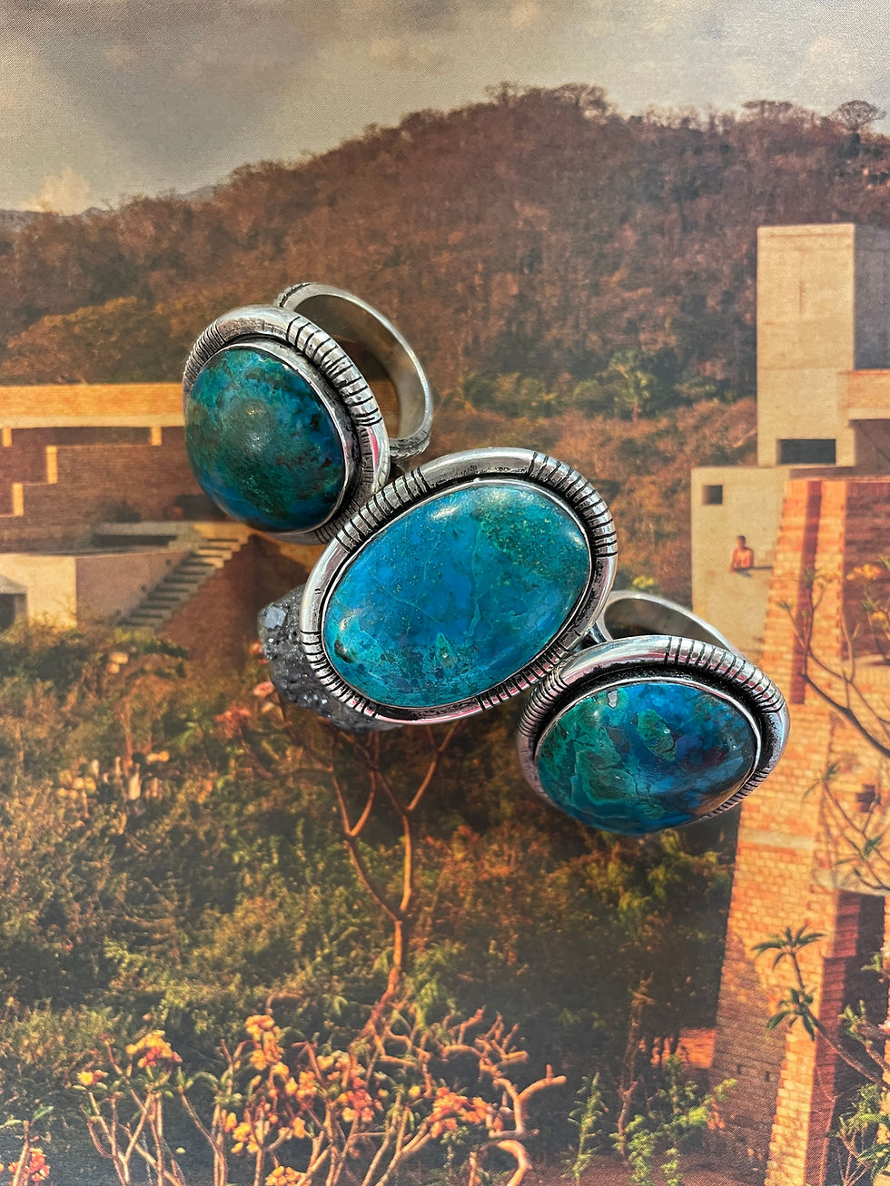 Miniature : Grande Bague en Bronze massif et pierre naturelle magnifique de Chrysocolle Péruvienne, faconnée main, et unique.