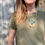 Miniature : Collier dans les tons verts marron et bleu inspiration Navajo Aigle en pierre d'Aventurine et rangs de Turquoise, bois ...