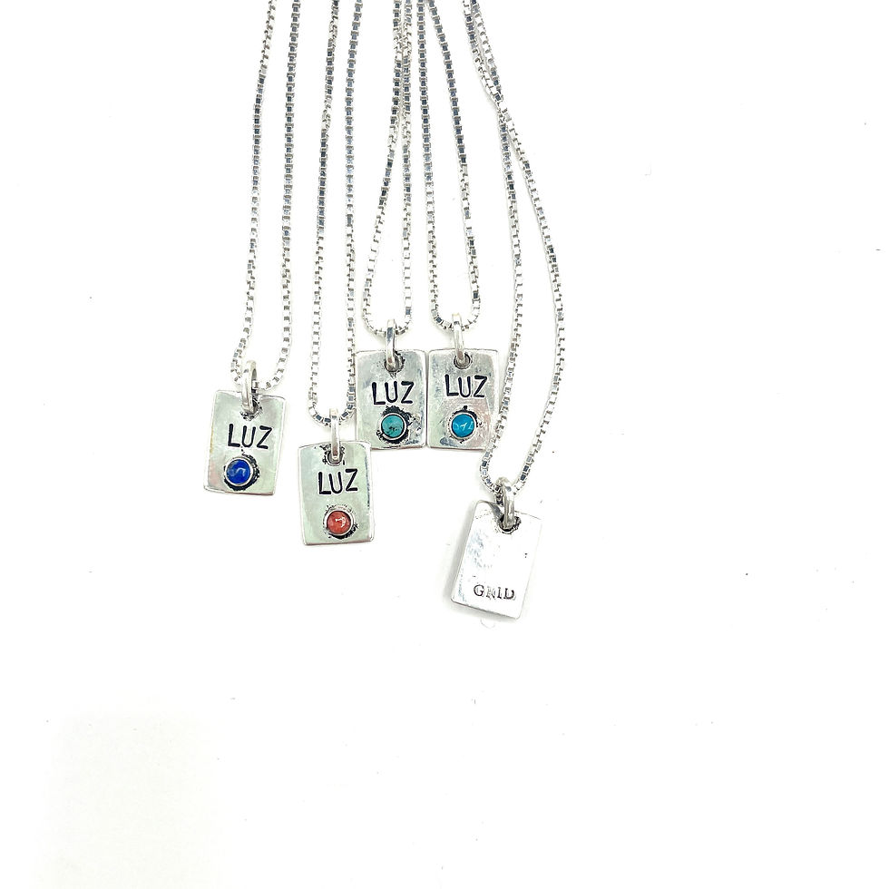 Miniature : Chaine argent, Amor, Paz, ou Luz avec petite pierre semi-précieuse sertie de Sodalite, de Turquoise, d'Onyx, de Spondilus,