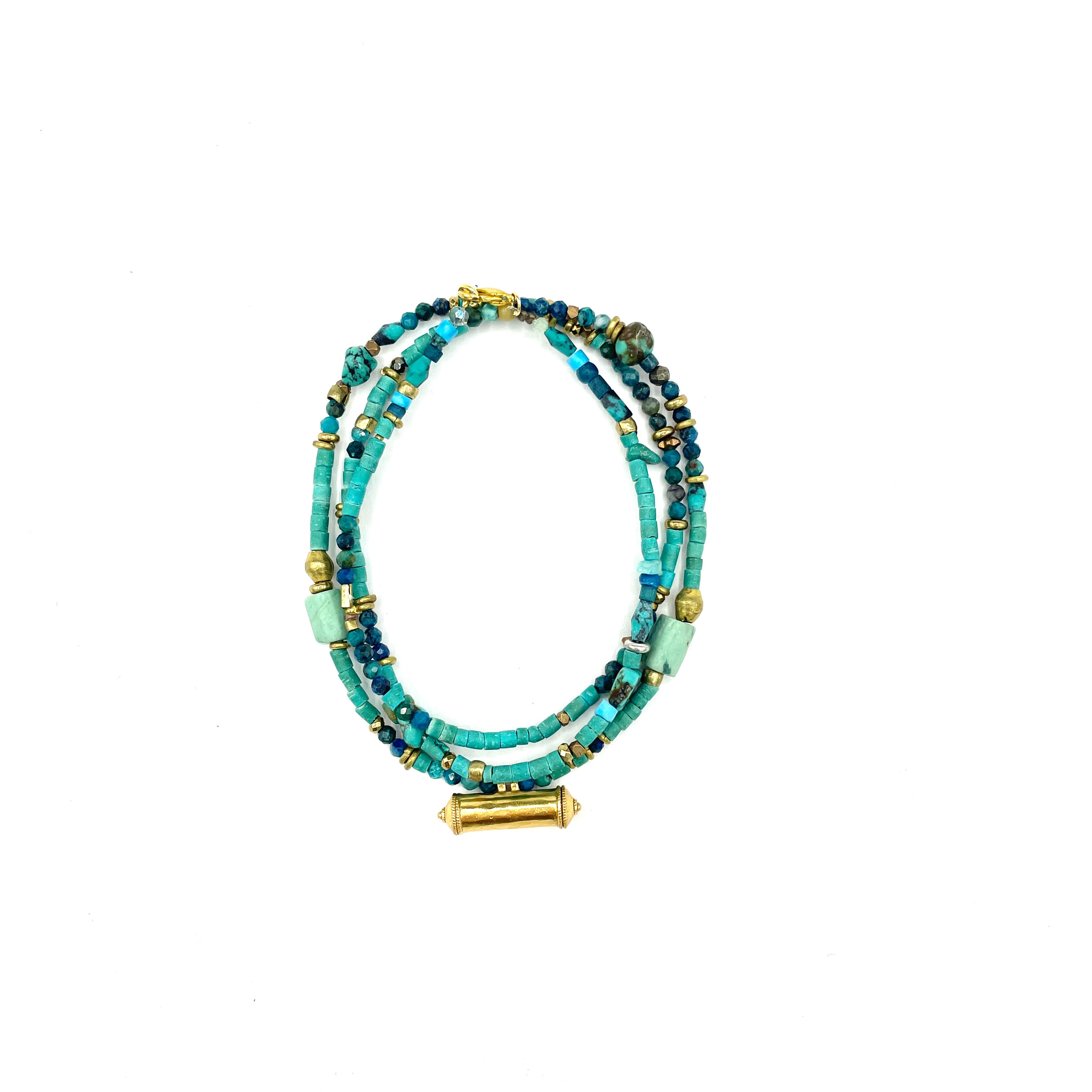 Collier moulin à prières plaqué or et turquoises irrégulières
