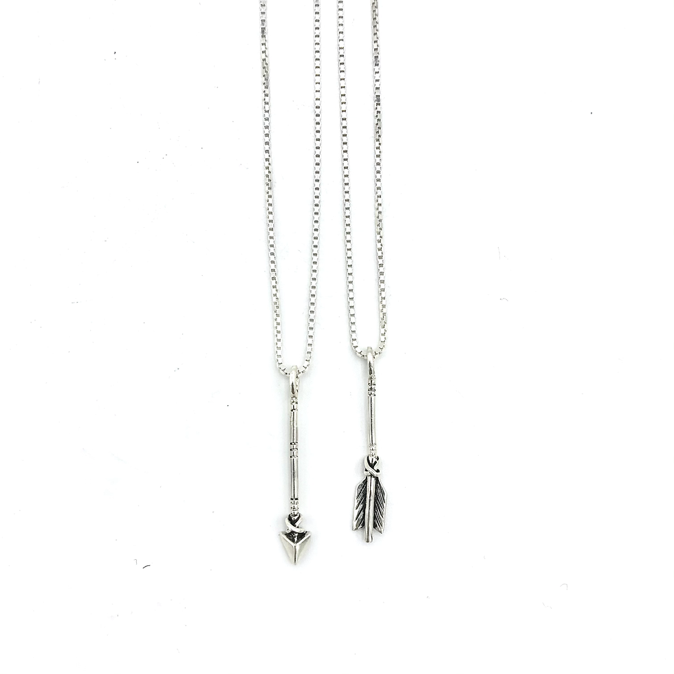 Miniature : Collier USHPA Argent, signifie 'cendres' en Quechua. Représentant la queue d'une flèche artisanalement fabriquée.