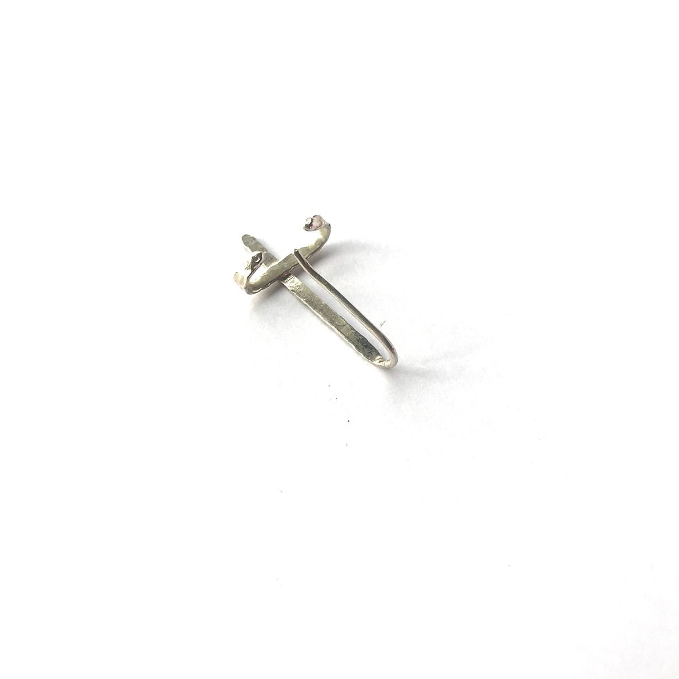 Miniature : Boucle d'oreille HANANPACHA Bijoux d'oreille unique, vendu seul, formant une croix qui s'enroule autour du lobe .