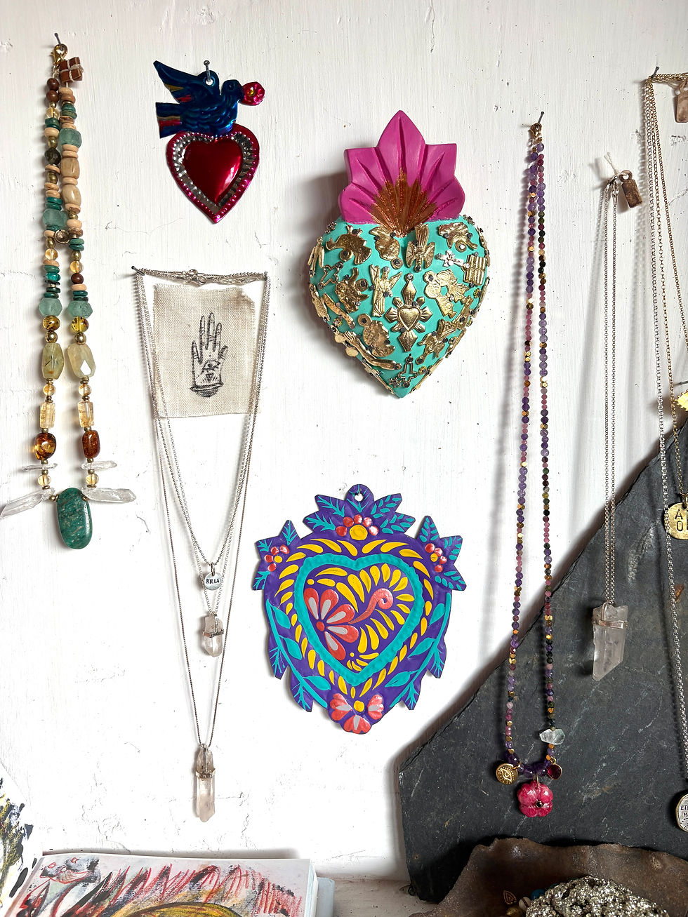 Déco murale Ex voto coeur mexicain en métal peint mat