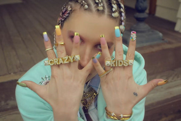 Slider_1_-_Ke_ha_s__Spring_Breakers__Mom