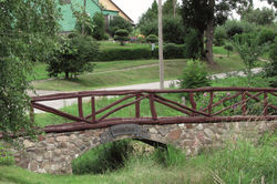 Akmeninis tiltas per Burbesio upelį