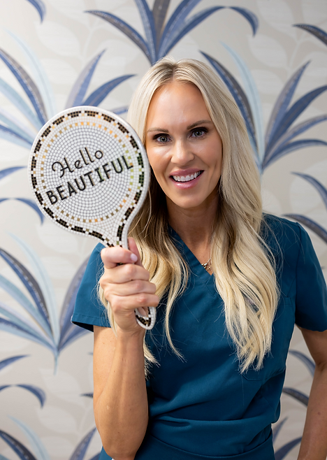 Raime with a mirror that says Hello Beautiful