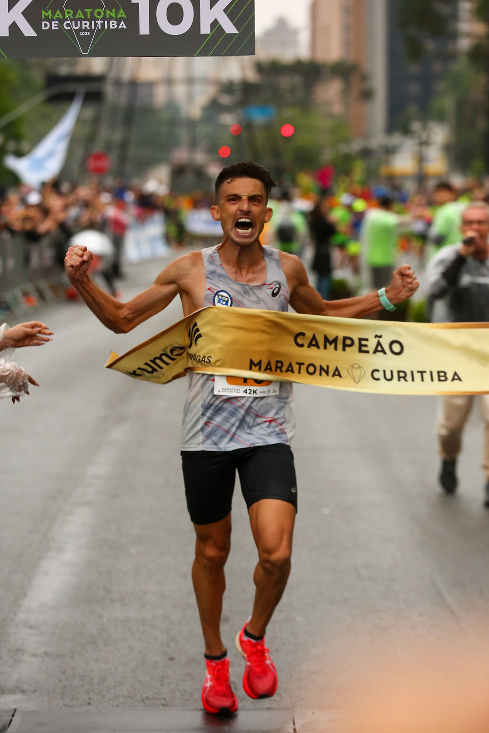 Ederson Vilela (foto) foi o vencedor em 2023 nos 42 km Masculino - Foto: Gustavo Perim/Fotop/Global Vita Sports