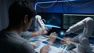 「3日かかる仕事」を「10分」で終わらせる男。187cmの天才エンジニアが語る、「めんどくさい」を武器にする生存戦略。