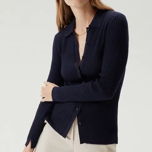 Camicia in lana merino 100%, lavorazione a coste, traspirante e morbida.

€195