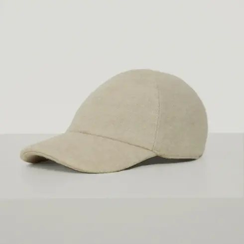 Berretto in 100% lana merino extra fine, caldo e leggero. 

€169