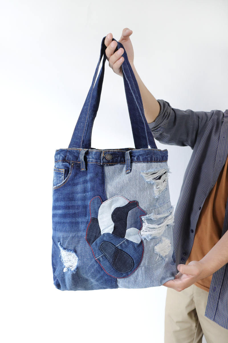 Bolsa-Sucker-of-Souls-mezclilla-upcycled_mx-frente