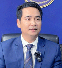 ៨-ញឿន-រ៉ាដែន.gif