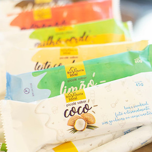 Nossos sorvetes têm baixo teor calórico pois não utilizamos creme de leite e nem acrescentamos outras gorduras; logo, nossos sorvetes são mais leves e também mais saudáveis, podendo ser consumidos sem peso na consciência!