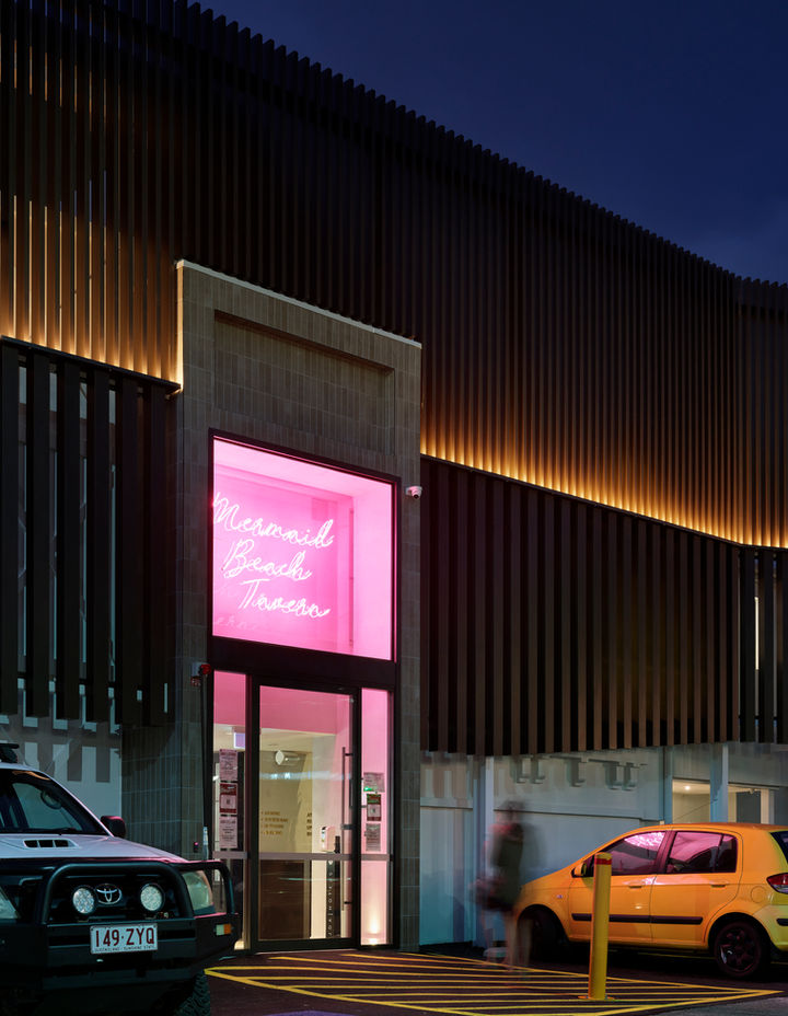 Mermaid Beach Tavern_neon3.jpg