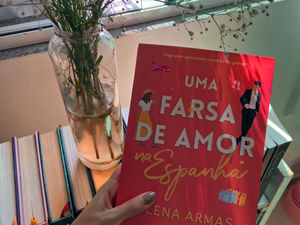 Livro - Uma Farsa de Amor na Espanha - Elena Armas