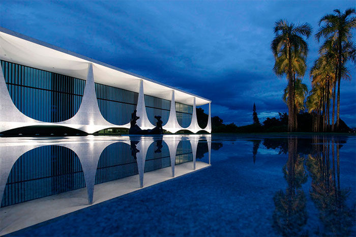 PALACIO DE LA ALVORADA (1957).