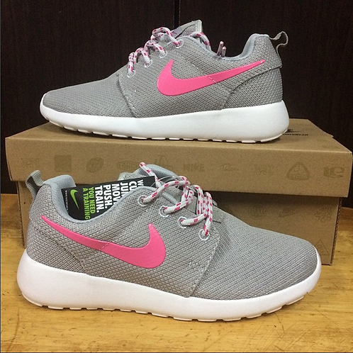 Grey and pink roshe runs clearance