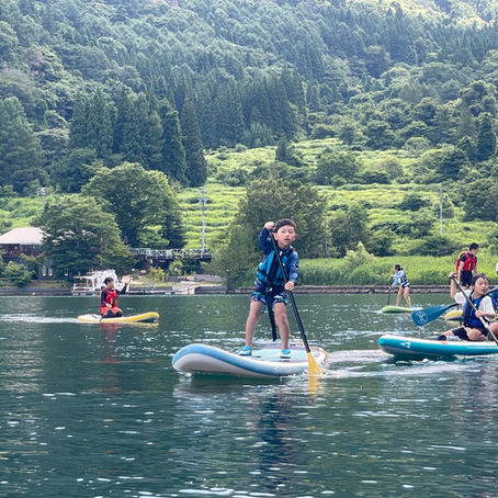 地元の子供達と野尻湖を楽しむ