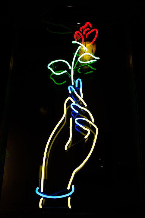 60a55c0effc6bd4e0ee6da3f_neon3_web.jpeg