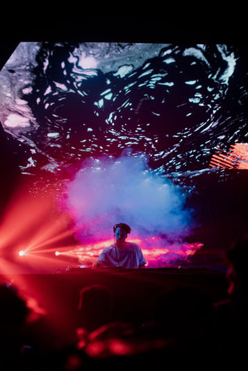 LED screen system above the DJ booth filled with generative visuals created with Touchdesigner and mixed in real time in Resolume by Acid Thermal at an event at Het Entrepot in Bruges