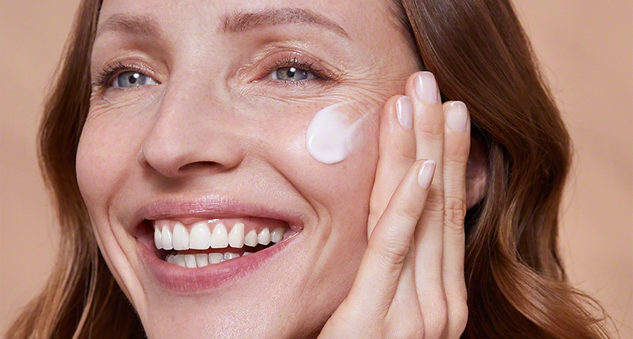Professional skincare by Valmont. Skincare product of dreams, improves skin texture, deeply hydrates, used in the best facial treatments in London for better skin hydraton, wrinkle reduction and tranquil facial spa experience, Best facial in London