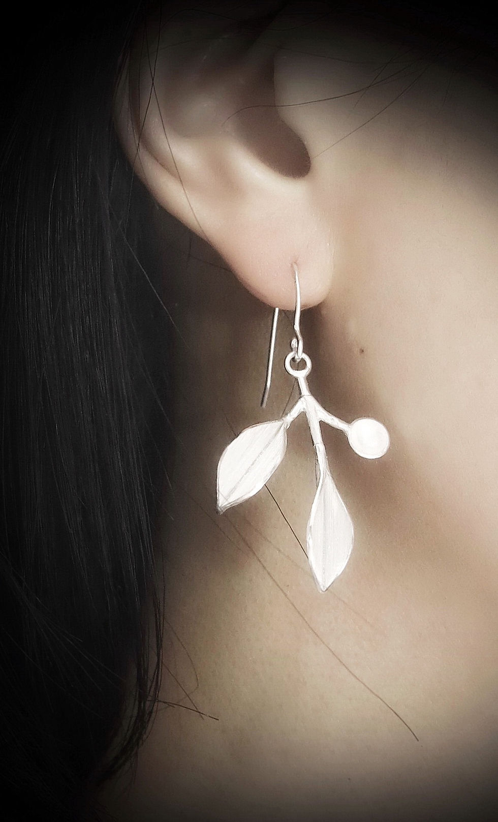 Miniature : Nature-Two Leaves With A Small Dot Silver Earrings -Drop asymmetric style