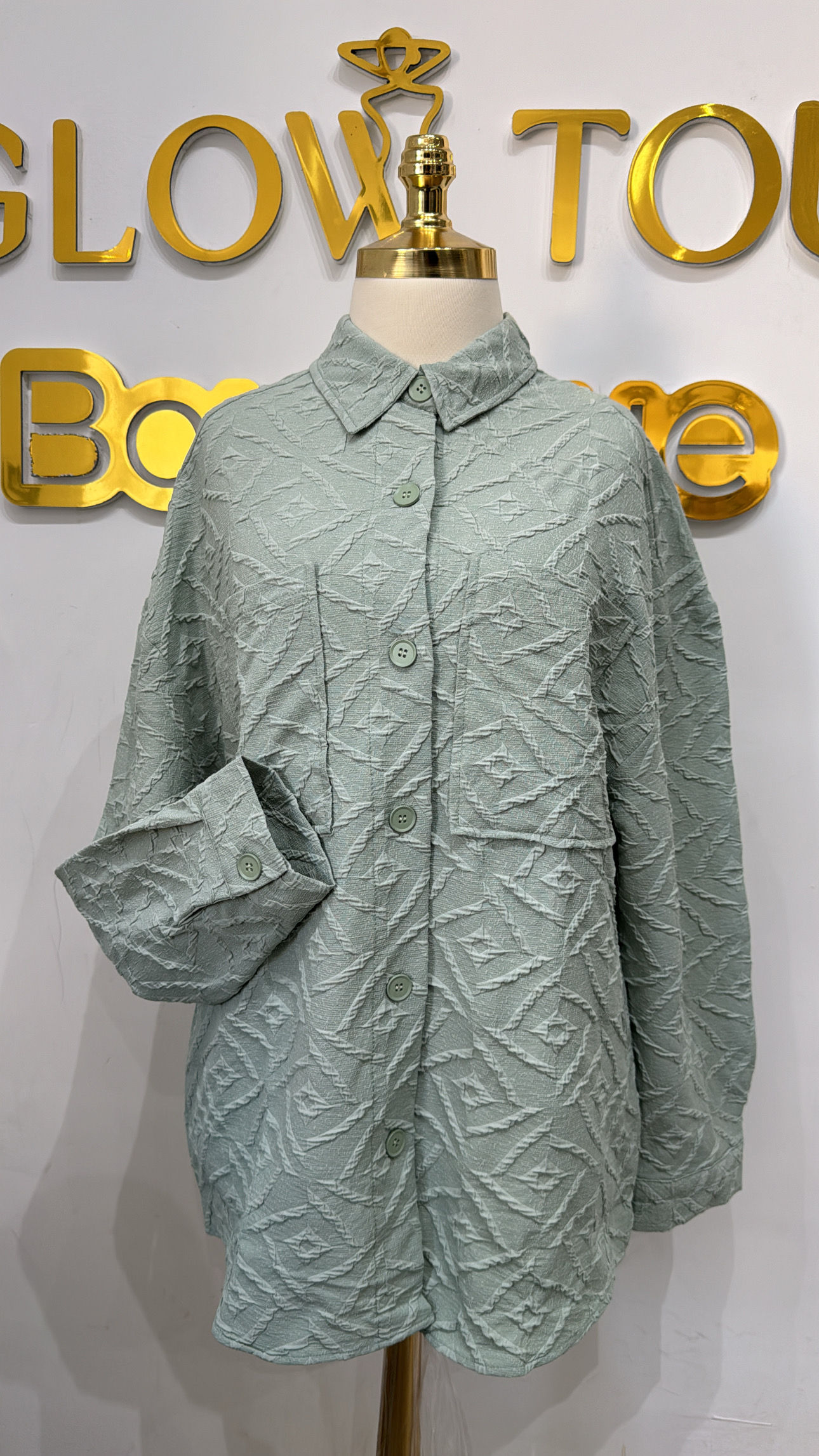 חולצה מכופתרת מעוצבת