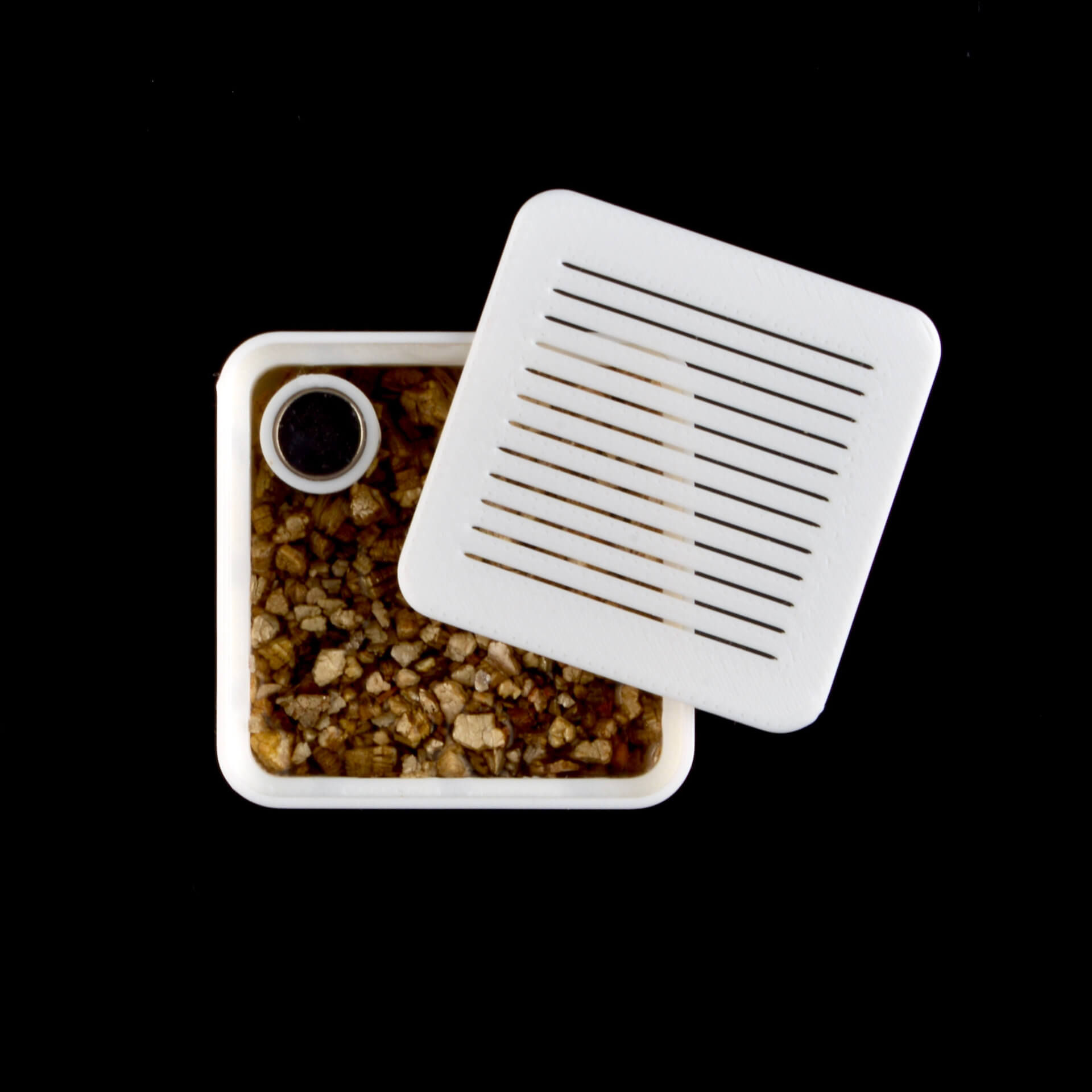 ItsyVent Substrate Tray - Replacement Tray for Optimal Spiderling Habitat Maintenance.