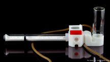 Heat cable passing under the module of the culture tube formicarium