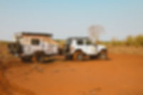 Trailer off-road Sendero com cozinha externa em acampamento viajando patagonia brasil jalapão