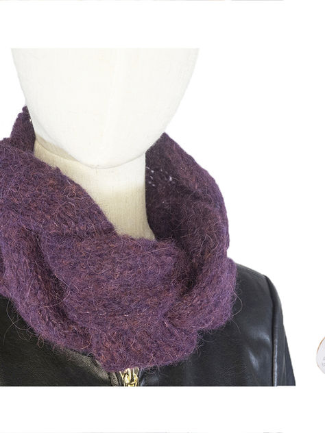 Braid Snood  アルパカの軽いスヌード　1玉で出来上がります。ALPACA BRUSED  の最高に柔らかい糸で　あなたにささやかなプレゼント　