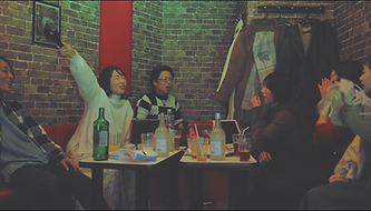 映画『光へ逃げれば』カラオケシーン